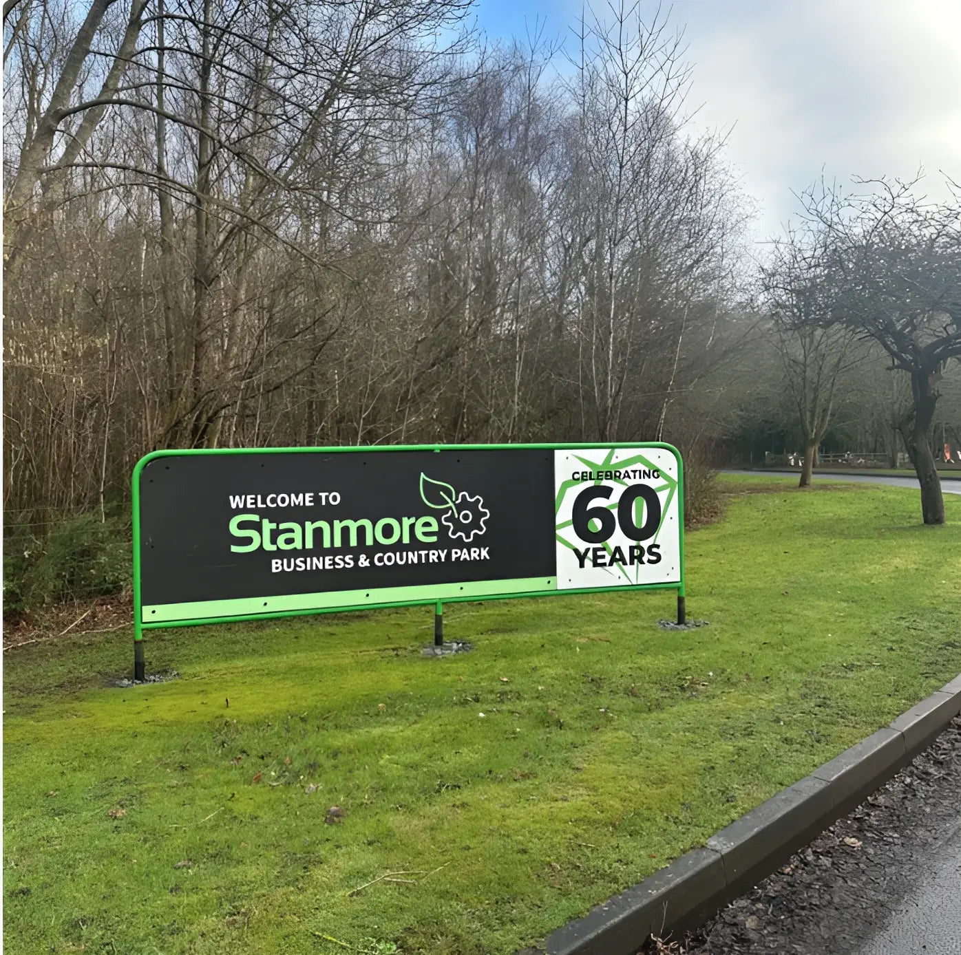 Aluminium dibond signs – durable outdoor metal business | uv printed & weatherproof