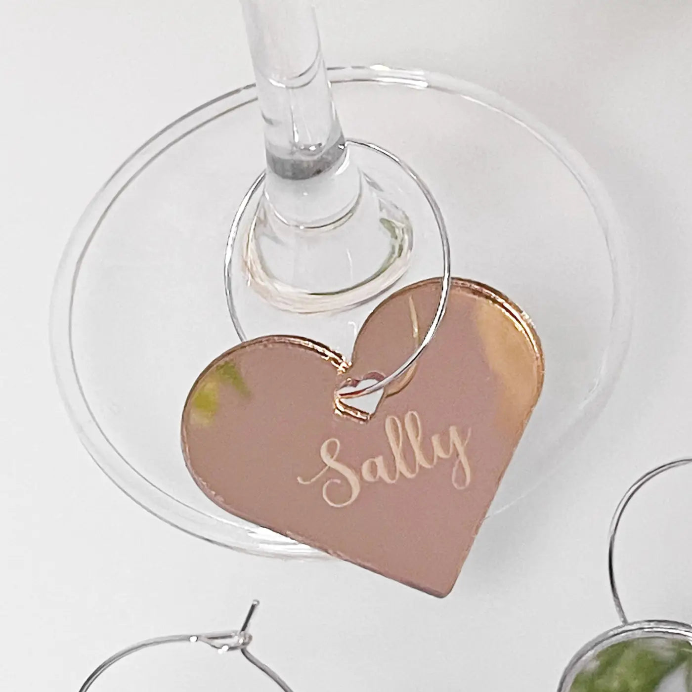 Personalised party drinks charms – luxury heart shaped gold mirror drink markers