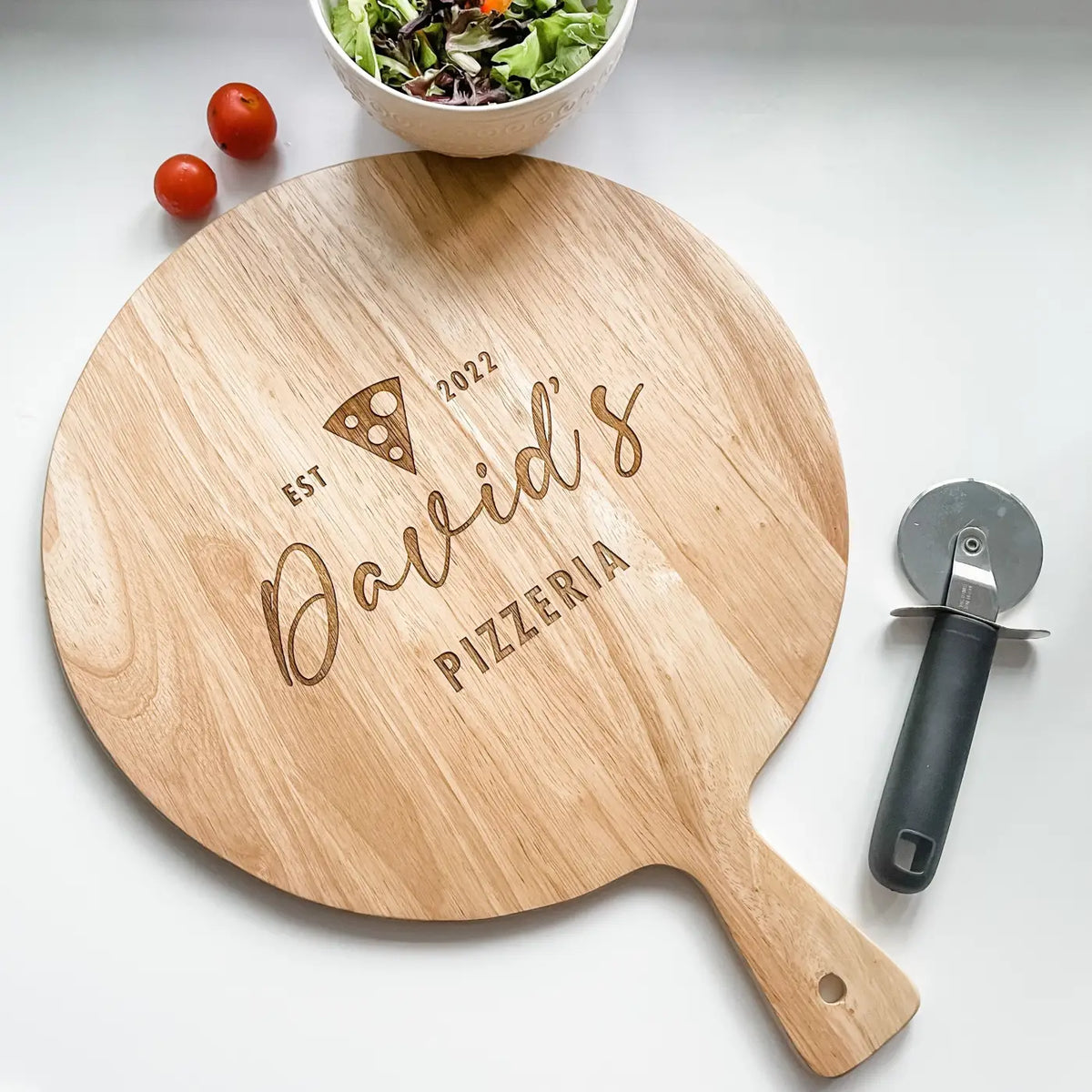 Personalised pizza board – luxury wooden cutting & serving for men