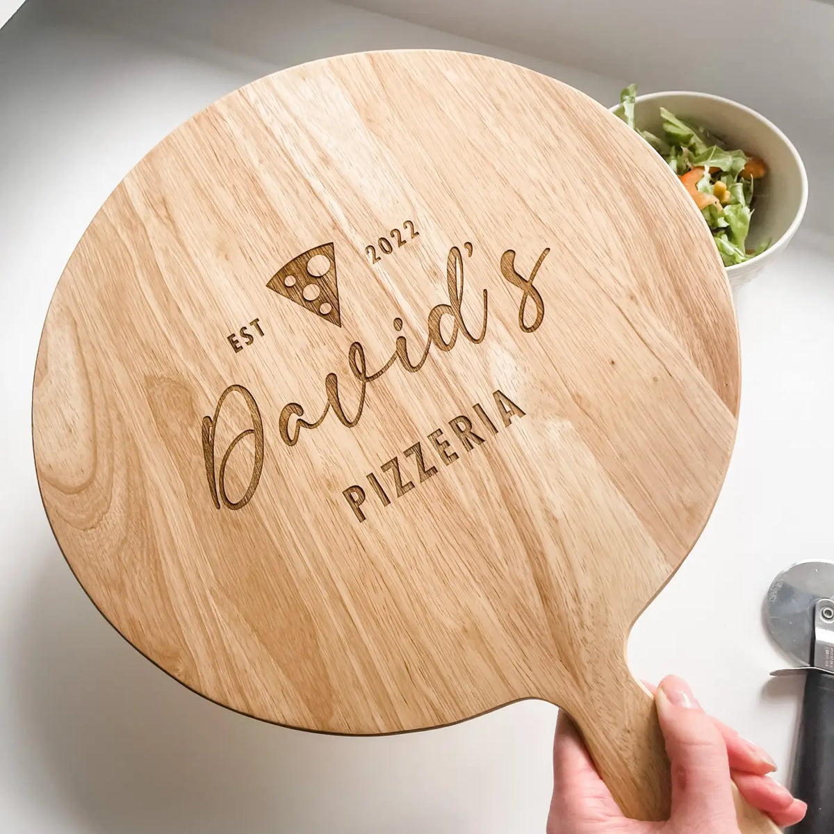 Personalised pizza board – luxury wooden cutting & serving for men